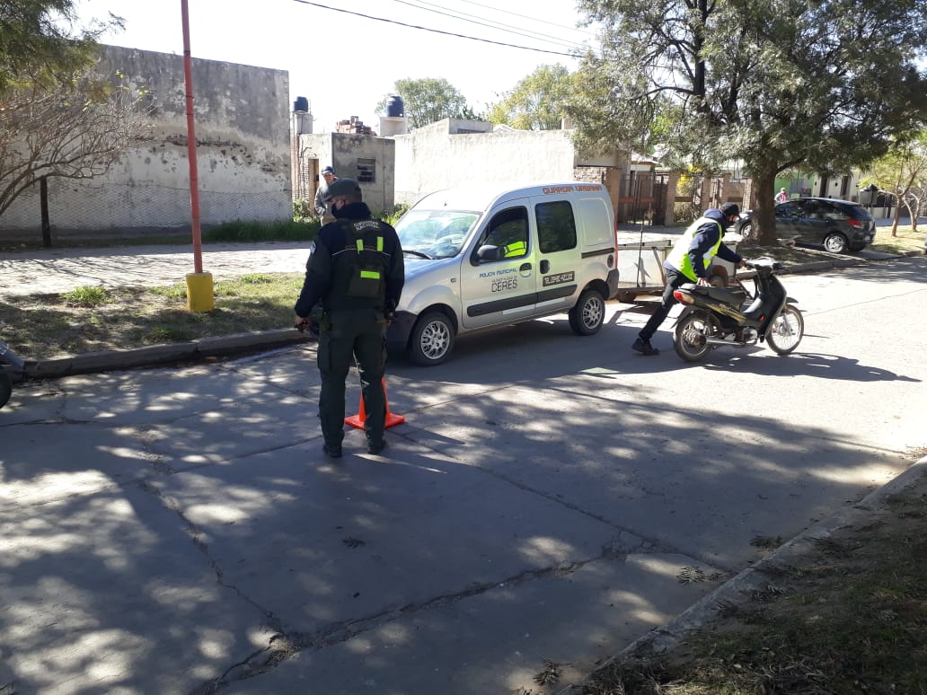 policial.jpg Capitán Sarmiento: fueron secuestradas 14 motos por falta de documentación y casco